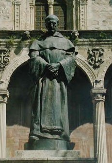 FRAY LUIS DE GRANADA (Granada, 1504-1588) Estatua de Pablo Loyzaga en la Plaza de Santo Domingo